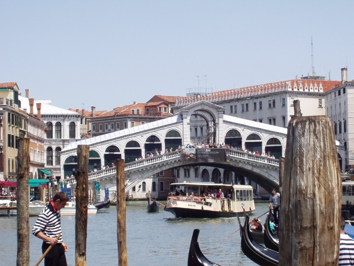 Rialtobrücke in Venedig