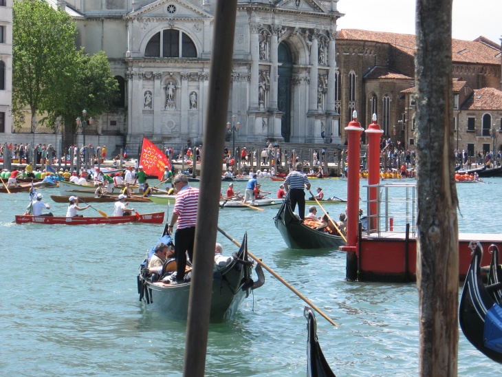 Die bunten Boote in Venedig auf der Vogalonga 2016