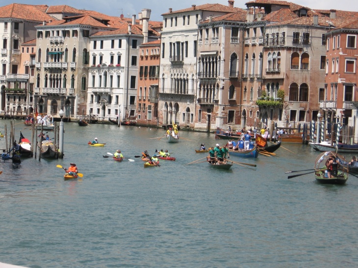 Die Boote im Canal Grande